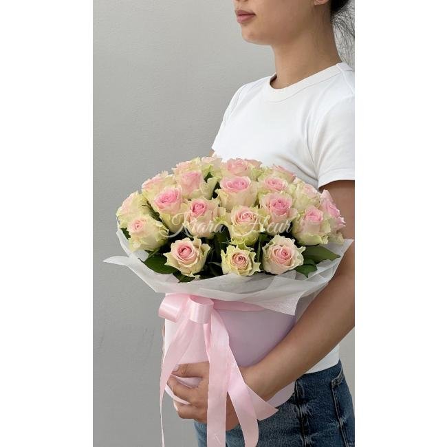 Шляпная коробка из роз Кения от интернет-магазина «Kiara Fleur»
